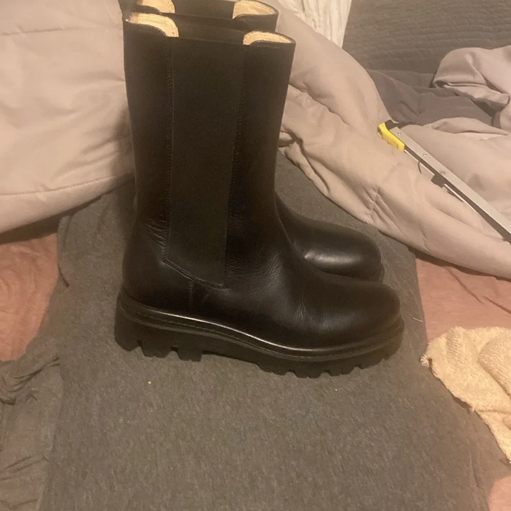 Banana Republic black high Chelsea boots size 7 - Picture 2 of 3